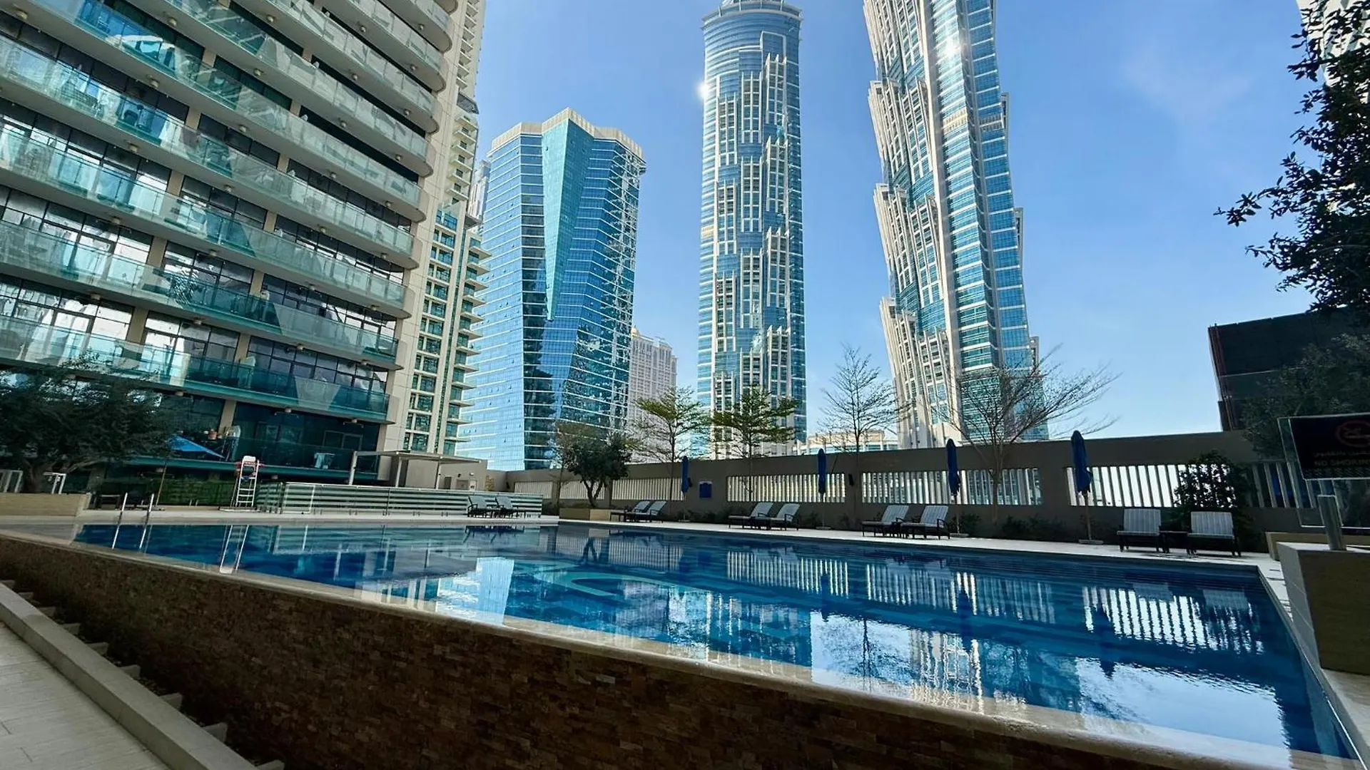 Deluxe 1-Bedroom Apartment With Pool, 5 Minutes From Dubai Mall & Burj Khalifa