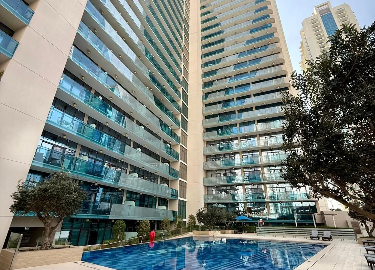 Deluxe 1-Bedroom Apartment With Pool, 5 Minutes From Dubai Mall & Burj Khalifa