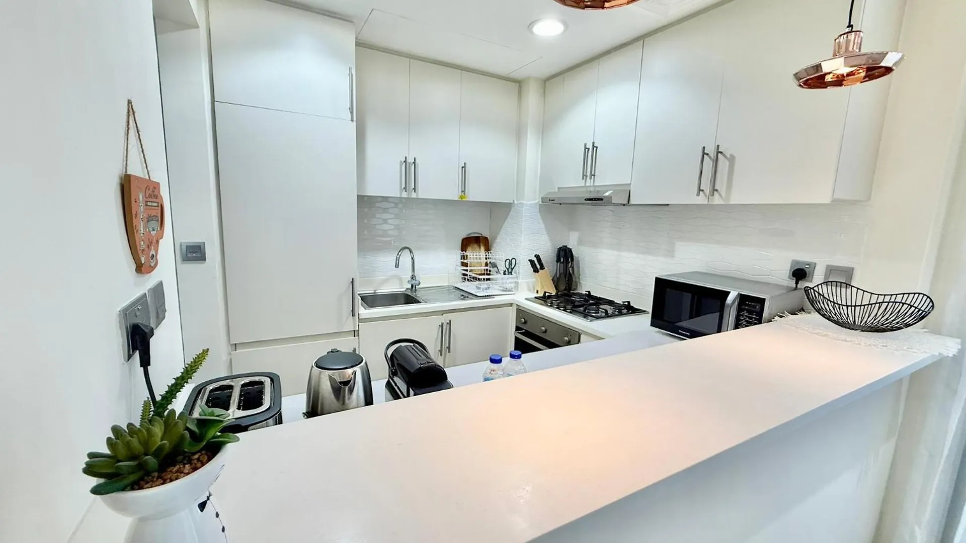 Deluxe 1-Bedroom Apartment With Pool, 5 Minutes From Dubai Mall & Burj Khalifa