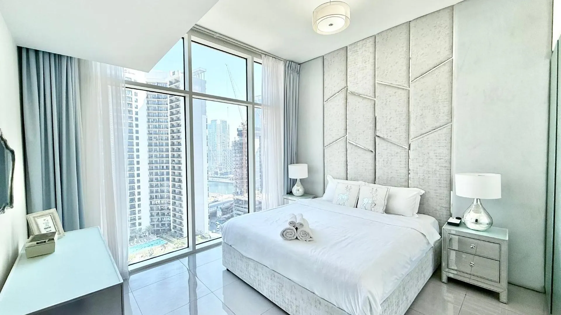 Deluxe 1-Bedroom Apartment With Pool, 5 Minutes From Dubai Mall & Burj Khalifa 0*,